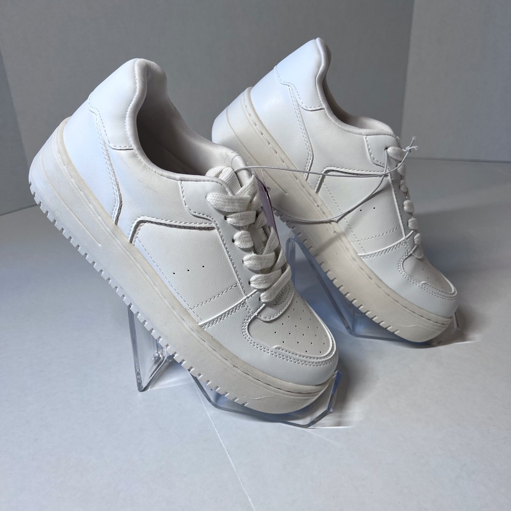 wild fable White Women's Low-Top Athletic Sneakers - Picture 2 of 4